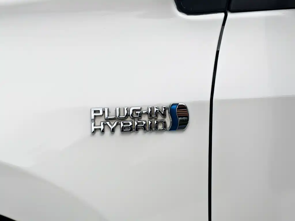 Toyota Corolla Hybrid — фото 9