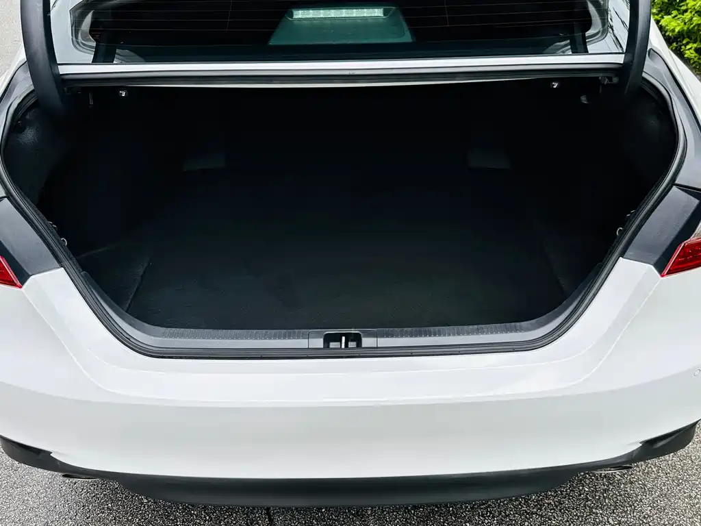 Toyota Camry — фото 13