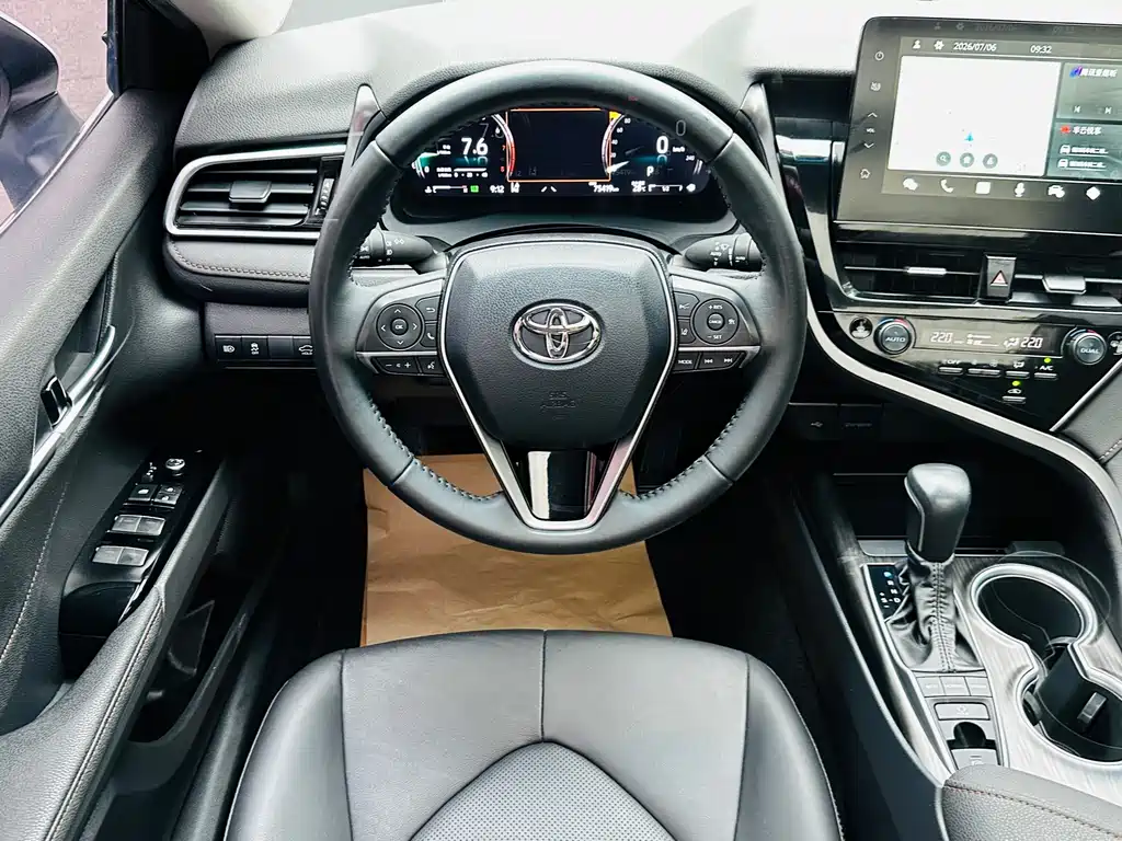 Toyota Camry — фото 20