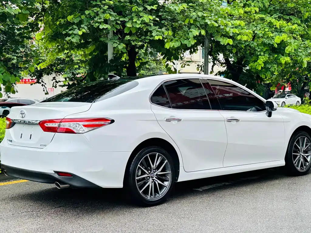 Toyota Camry — фото 4