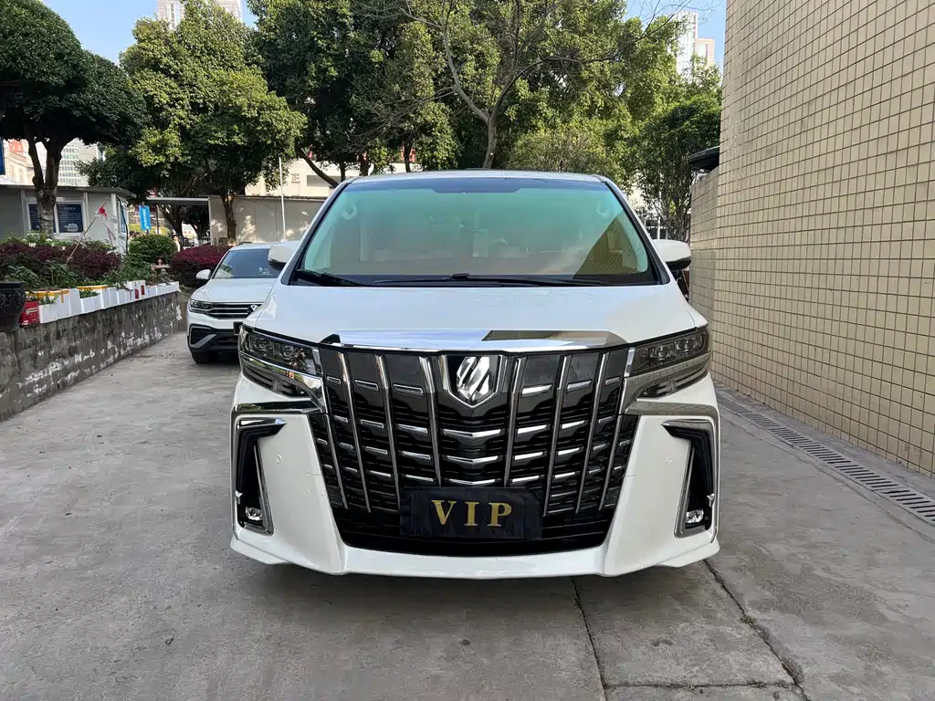 Toyota Alphard — фото 2