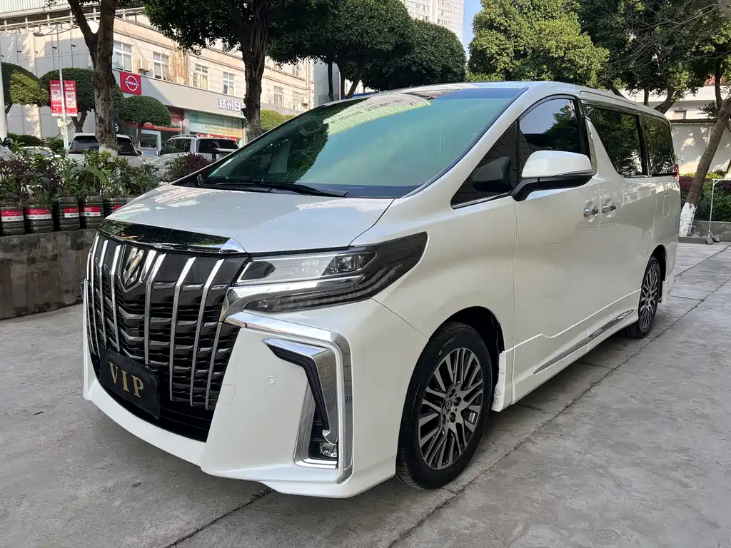 Toyota Alphard — фото 4