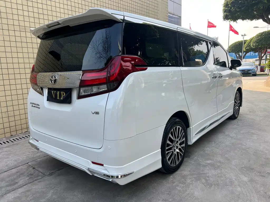 Toyota Alphard — фото 7