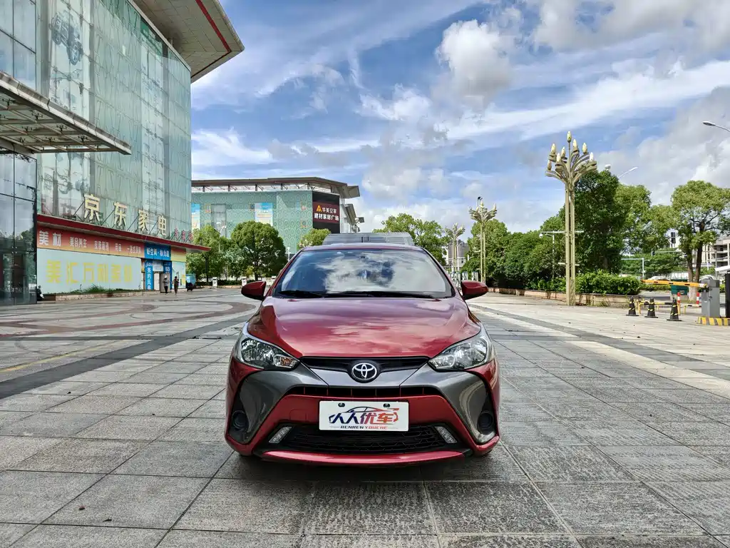 Toyota Yaris L — фото 2