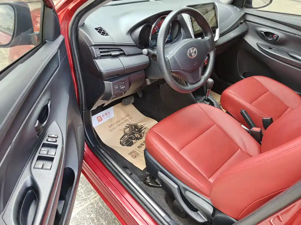 Toyota Yaris L — фото 11