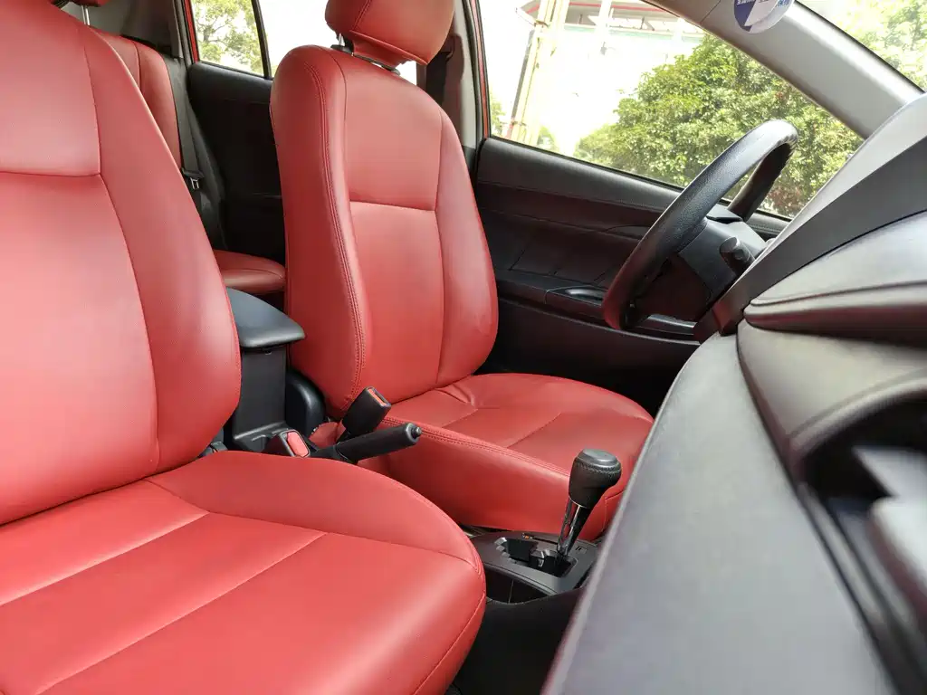Toyota Yaris L — фото 17