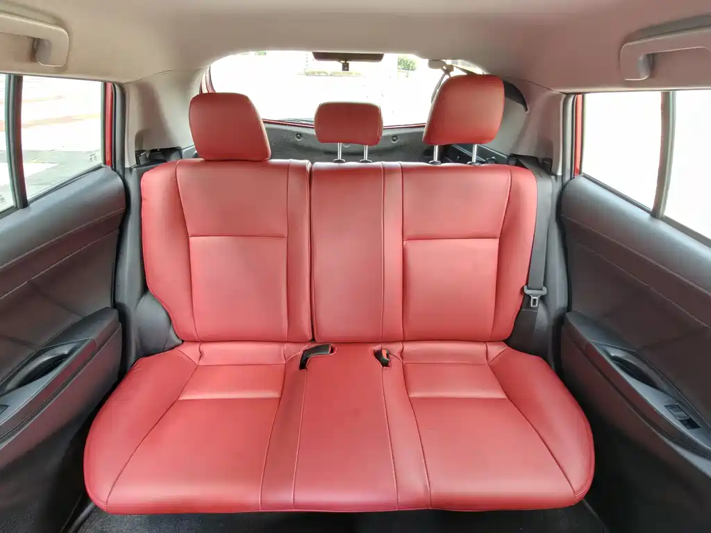 Toyota Yaris L — фото 18