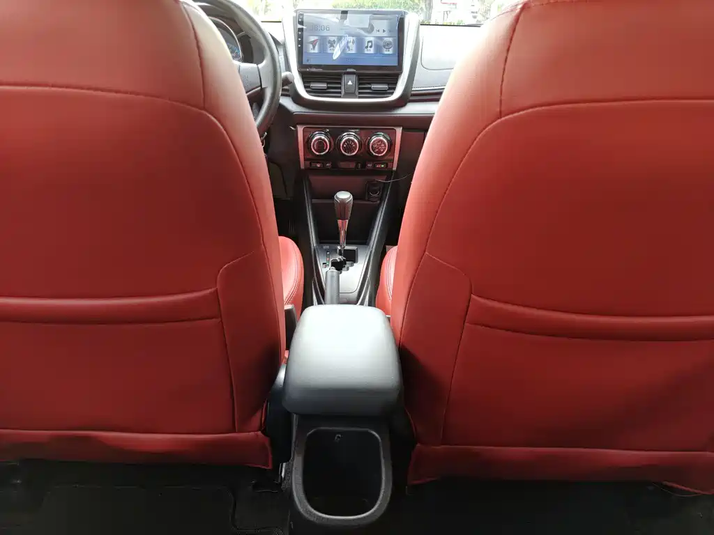 Toyota Yaris L — фото 21