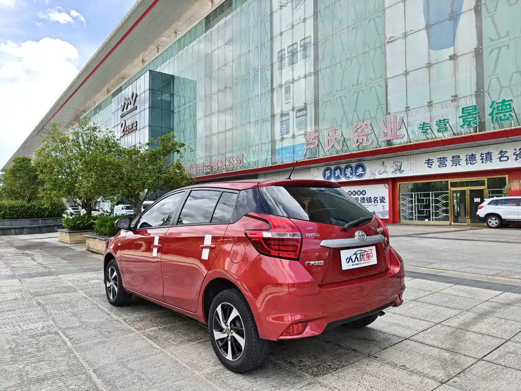 Toyota Yaris L — фото 4