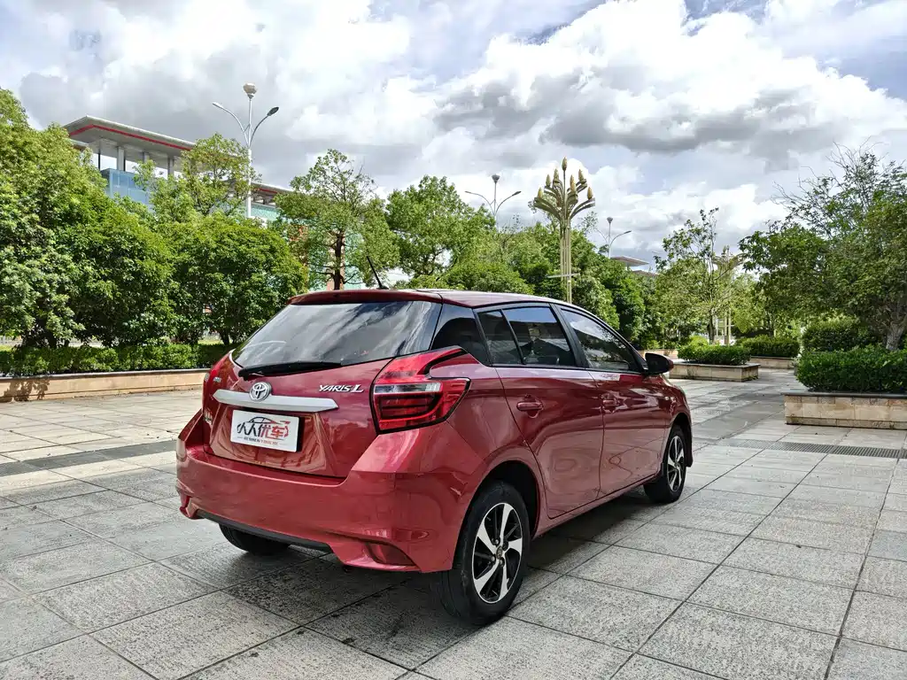 Toyota Yaris L — фото 6