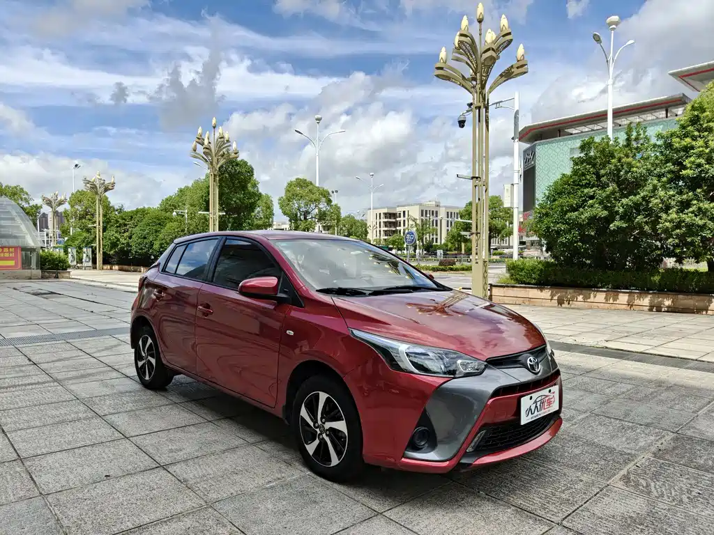 Toyota Yaris L — фото 8