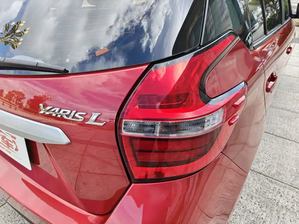 Toyota Yaris L — фото 10