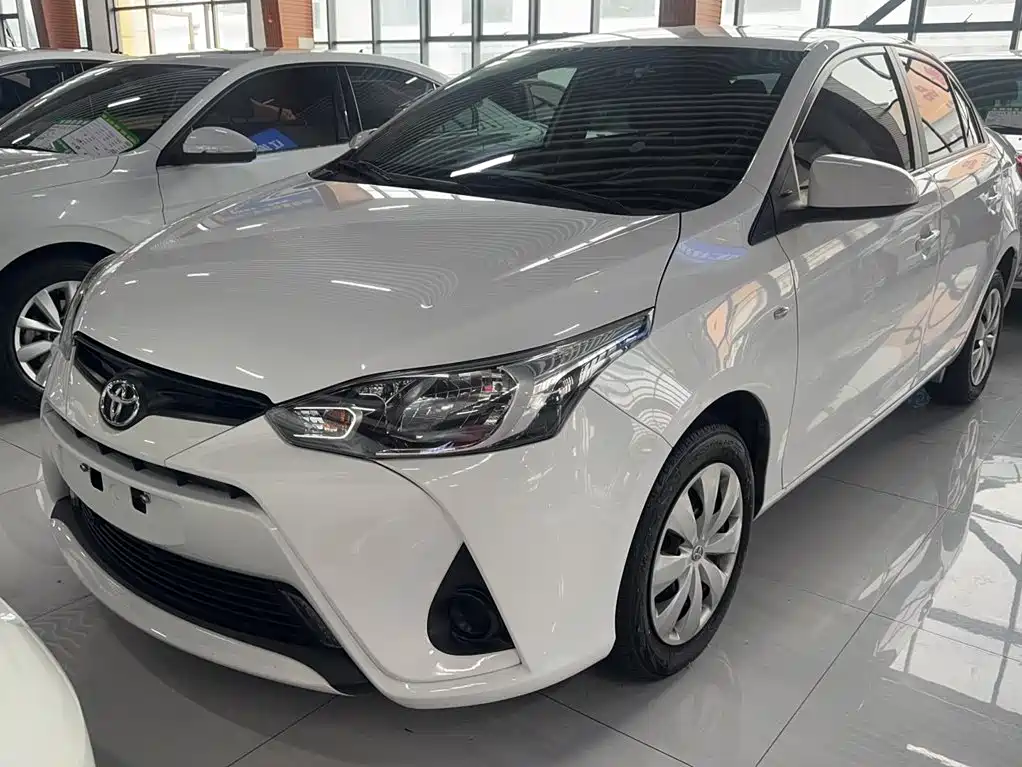 Toyota Yaris L — фото 2