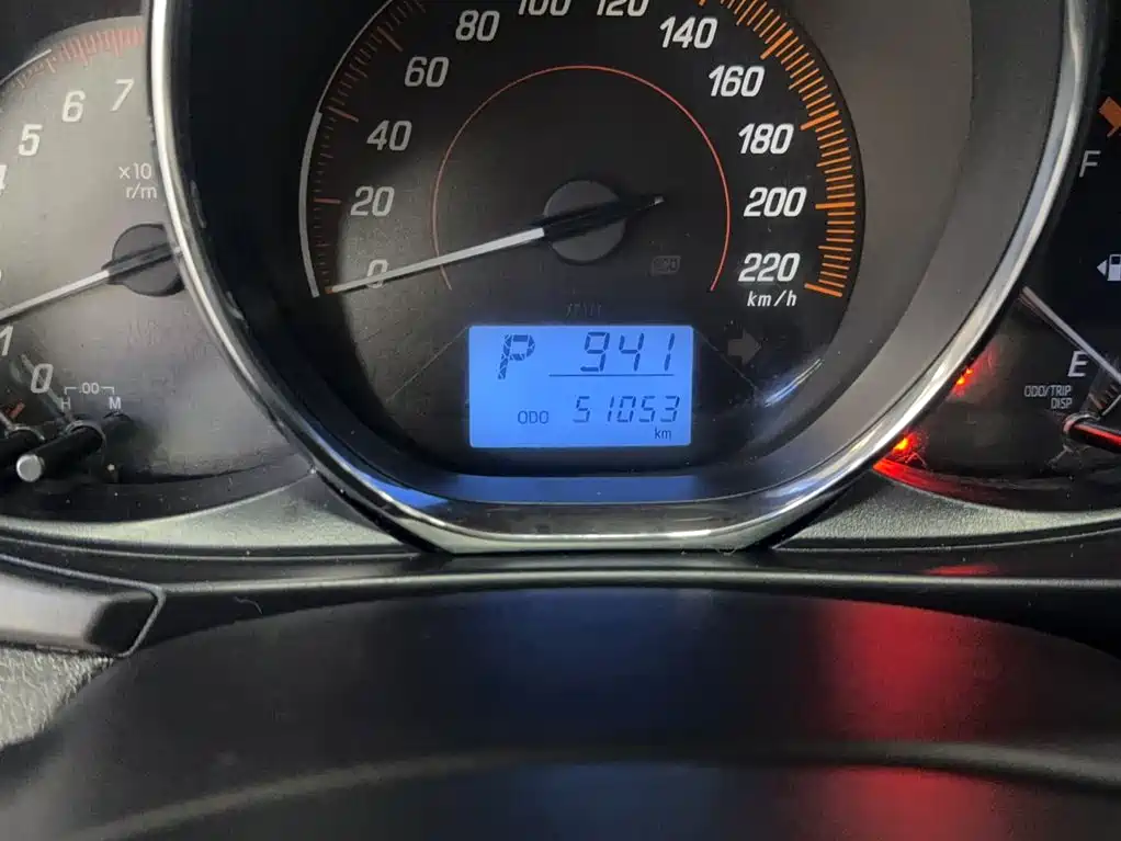 Toyota Yaris L — фото 11