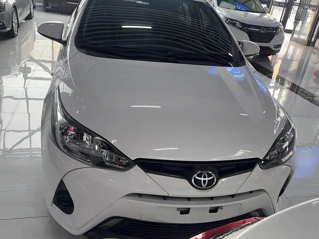 Toyota Yaris L — фото 4