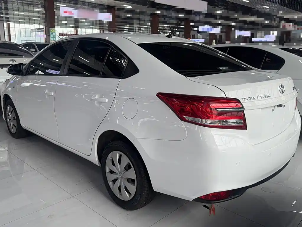 Toyota Yaris L — фото 6
