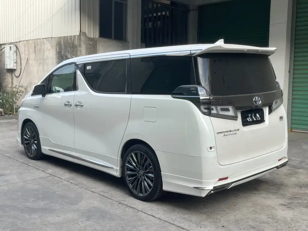Toyota Vellfire — фото 4