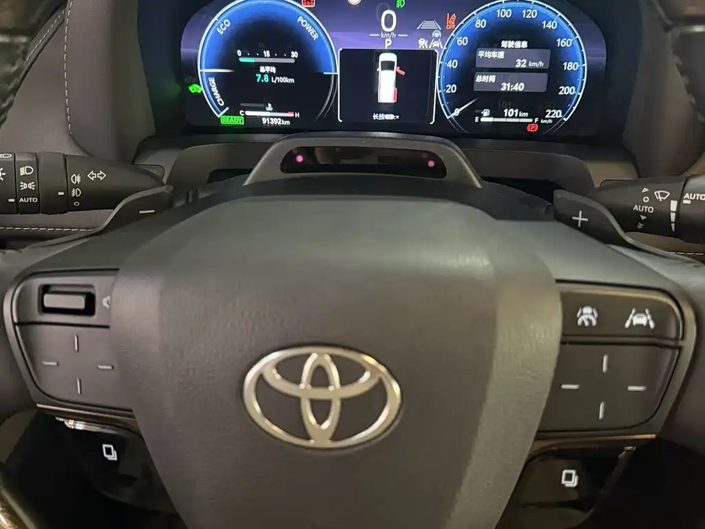 Toyota Alphard — фото 4