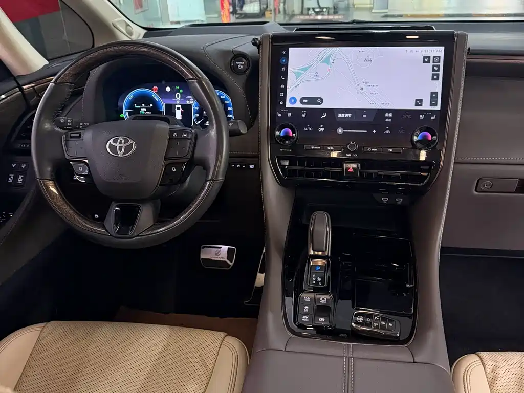 Toyota Alphard — фото 5