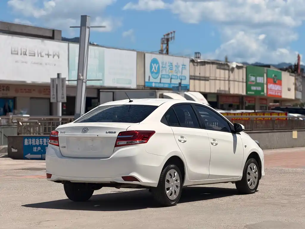 Toyota Vios — фото 4