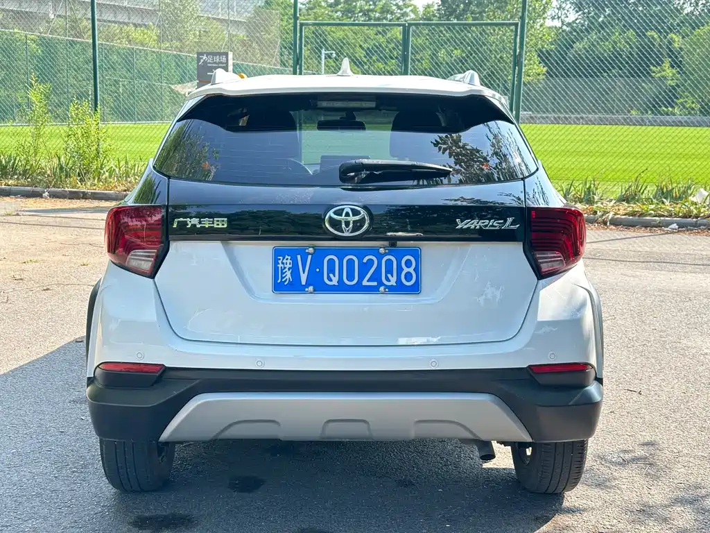 Toyota Yaris L — фото 11