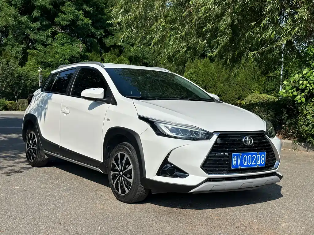 Toyota Yaris L — фото 3