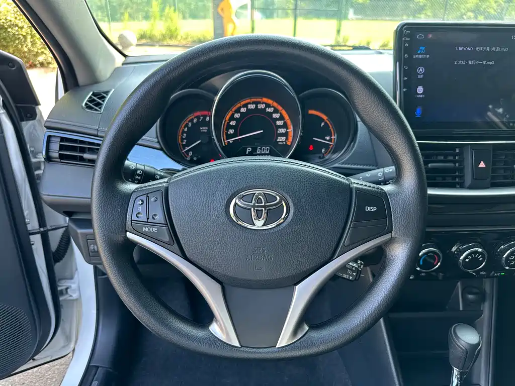 Toyota Yaris L — фото 6