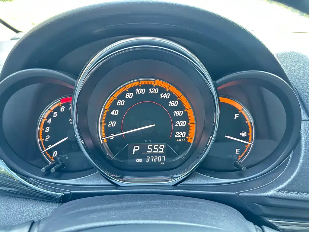 Toyota Yaris L — фото 8
