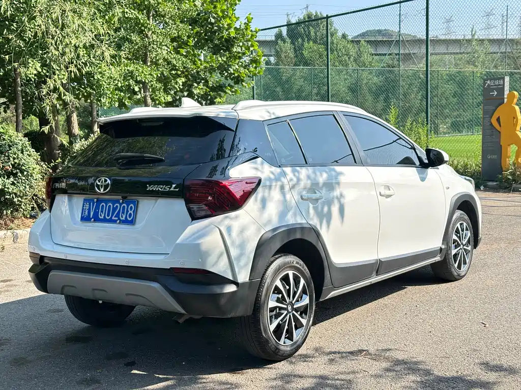Toyota Yaris L — фото 10