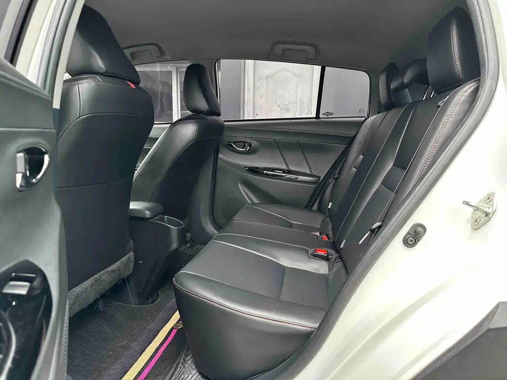 Toyota Yaris L — фото 4