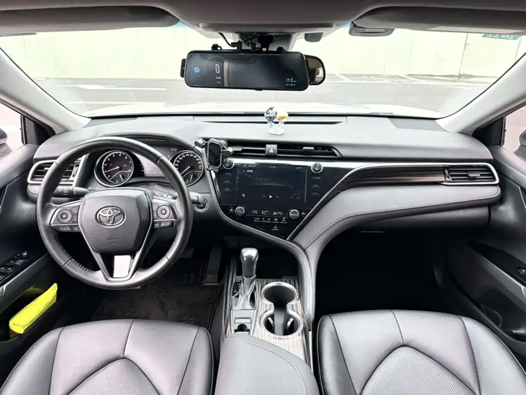 Toyota Camry — фото 20
