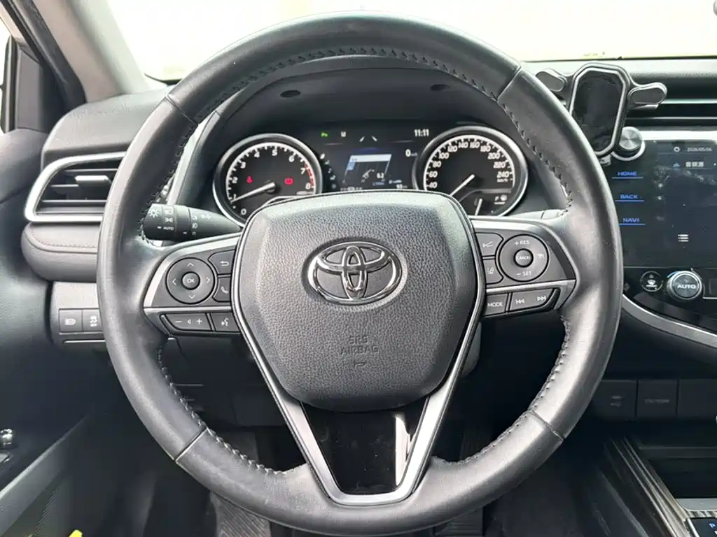 Toyota Camry — фото 3