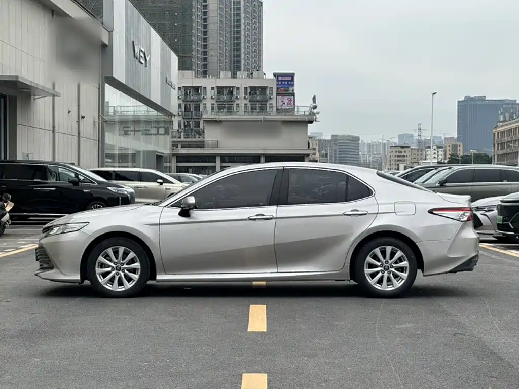 Toyota Camry — фото 25