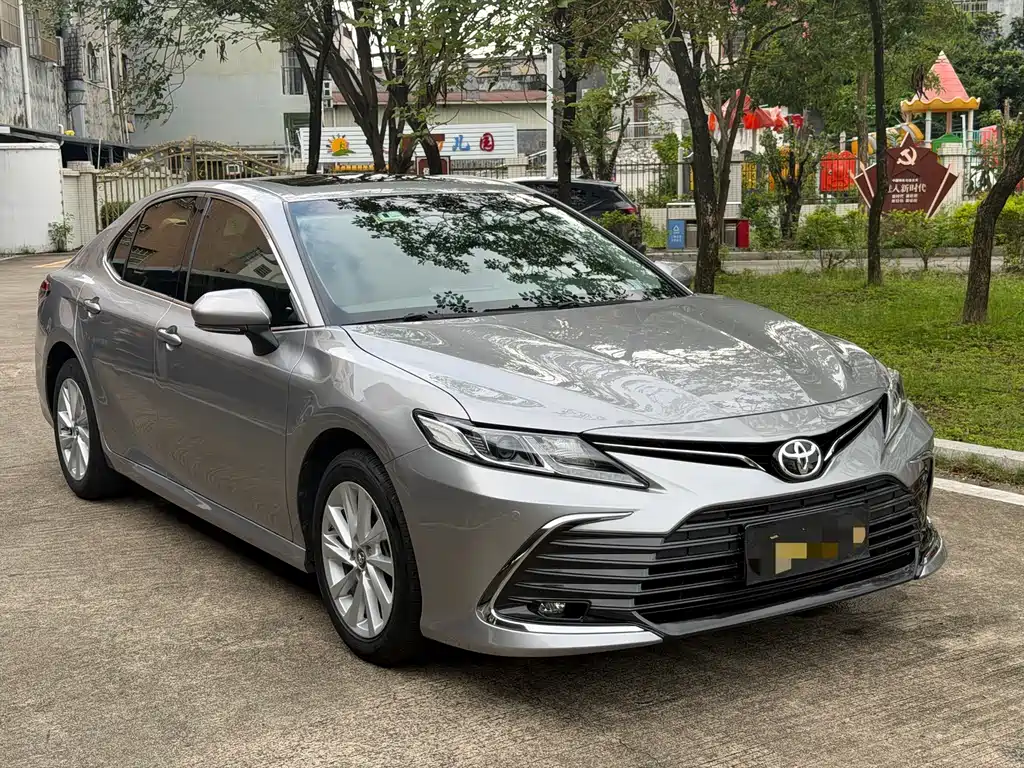 Toyota Camry — фото 3