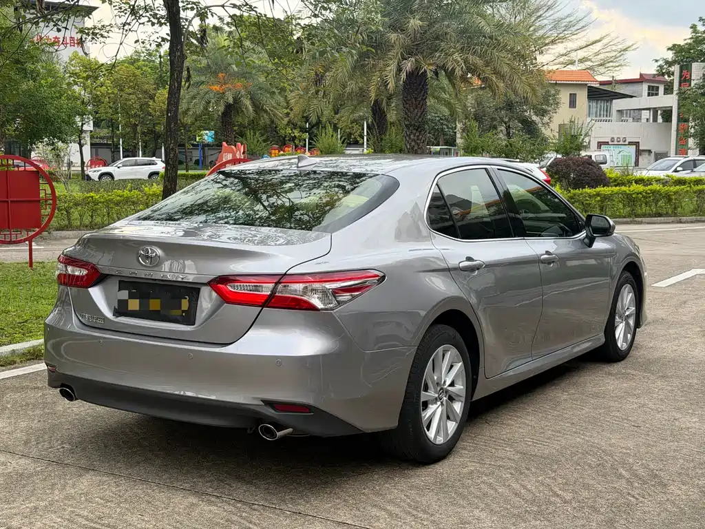 Toyota Camry — фото 7