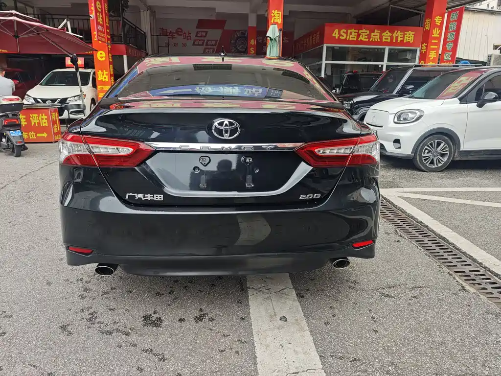Toyota Camry — фото 5
