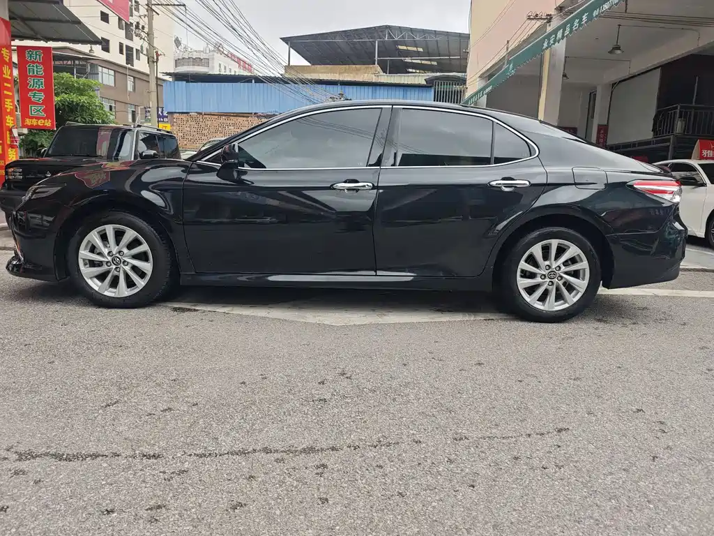 Toyota Camry — фото 8
