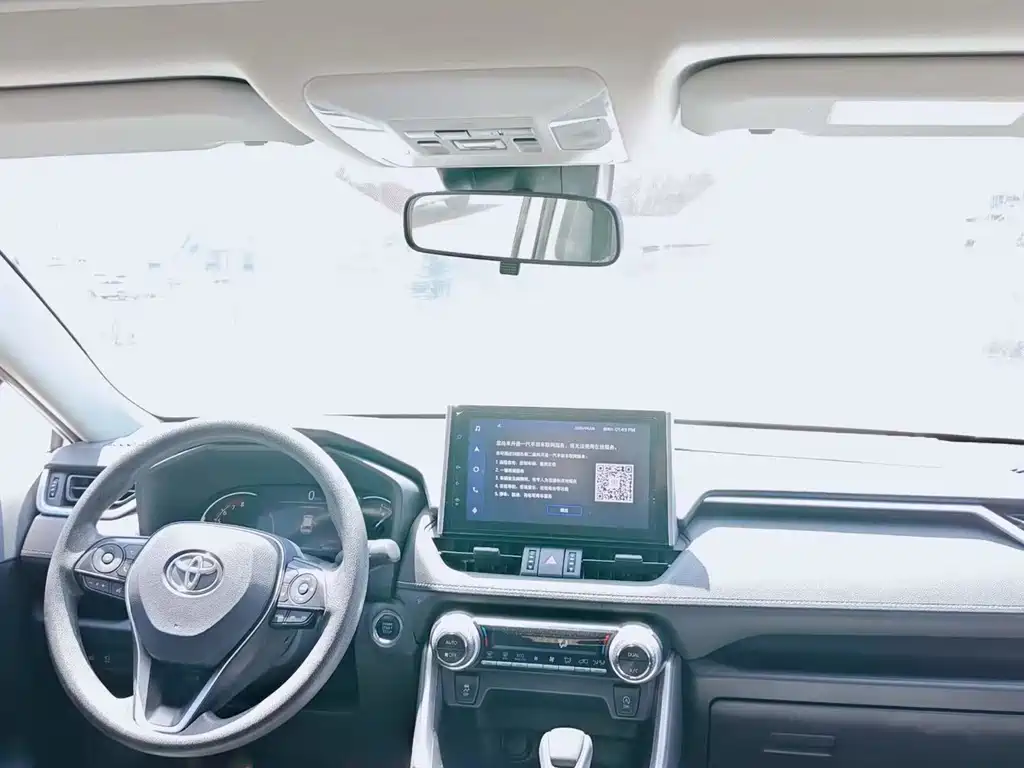 Toyota RAV4 — фото 6