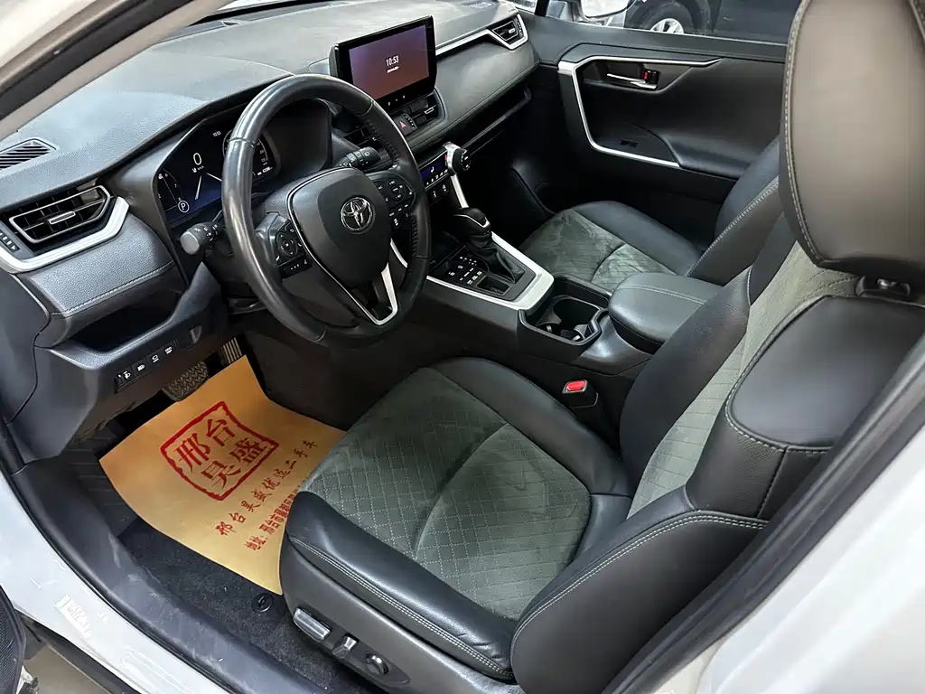 Toyota RAV4 — фото 10