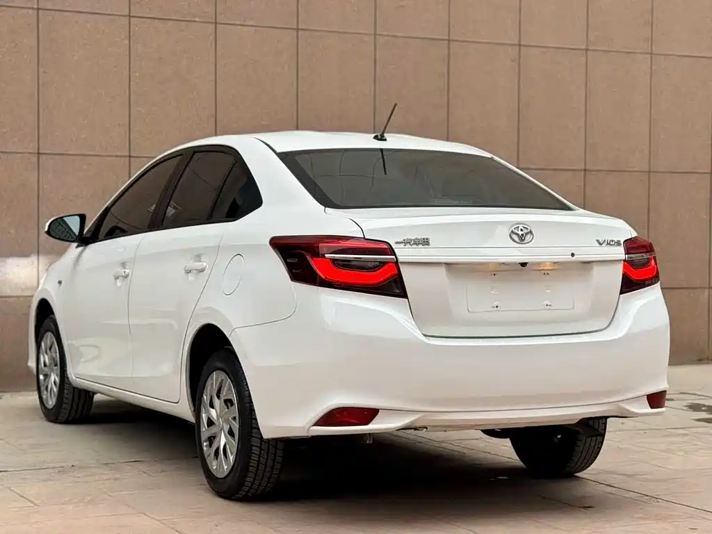 Toyota Vios — фото 4