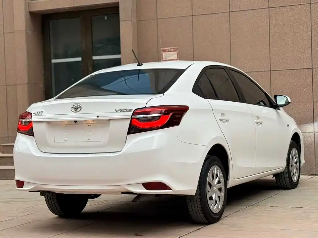 Toyota Vios — фото 6