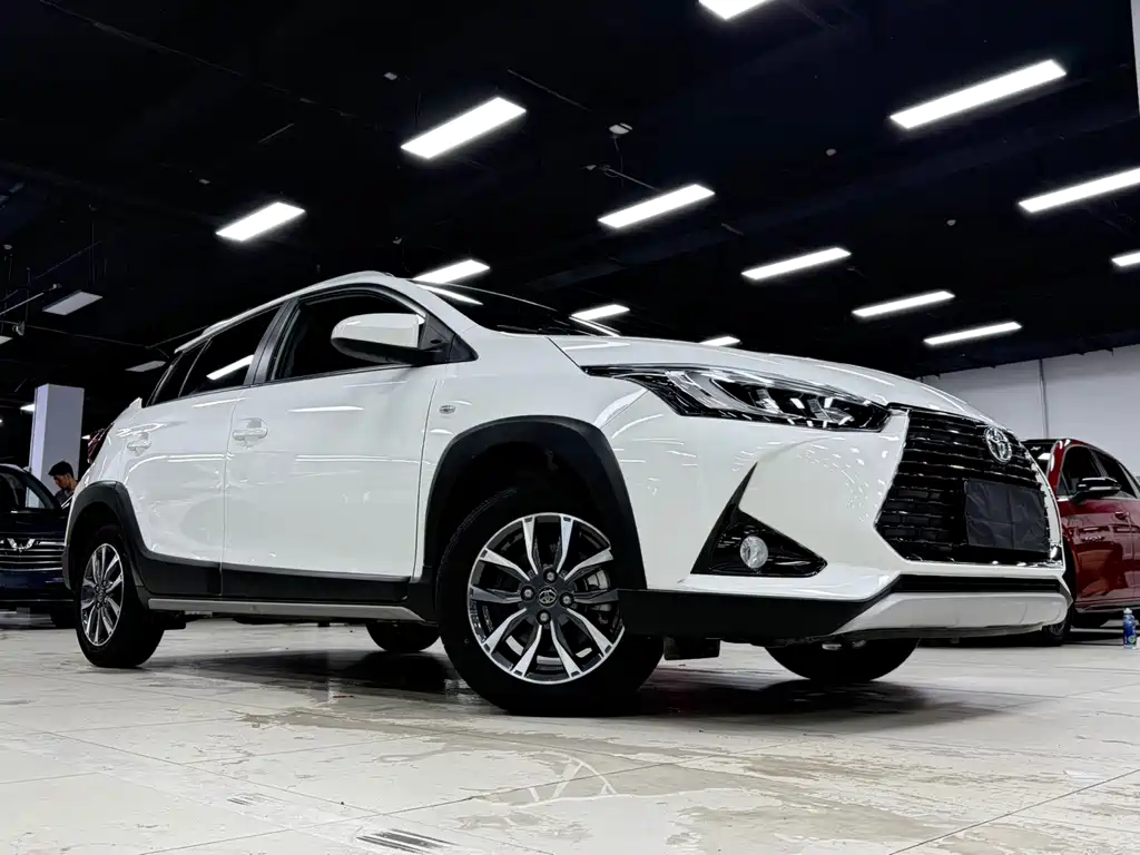 Toyota Yaris L — фото 2