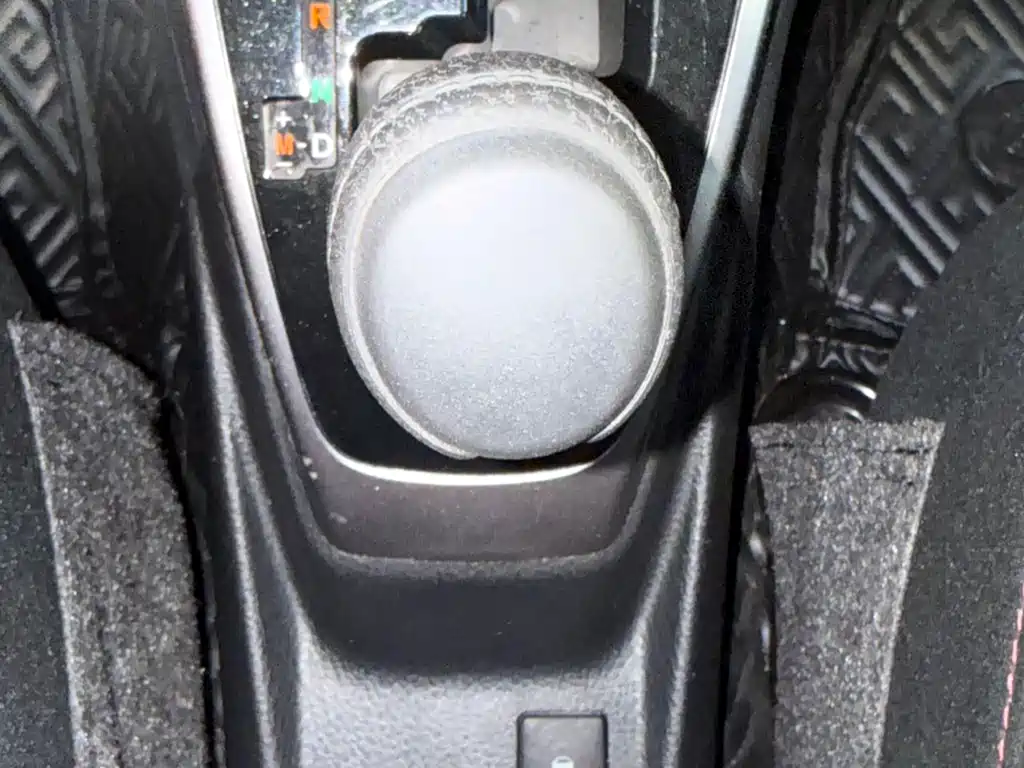 Toyota Yaris L — фото 11