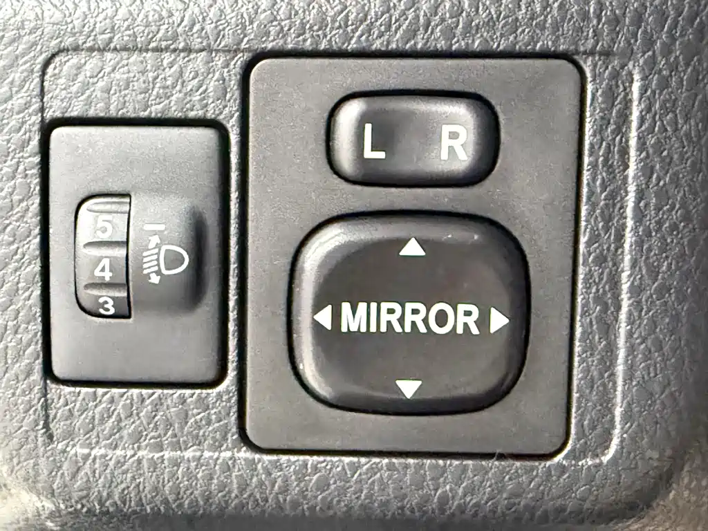 Toyota Yaris L — фото 14