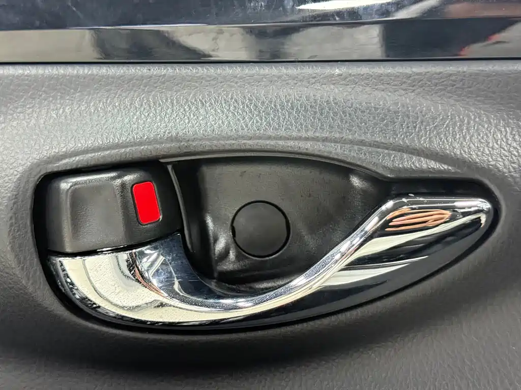 Toyota Yaris L — фото 15