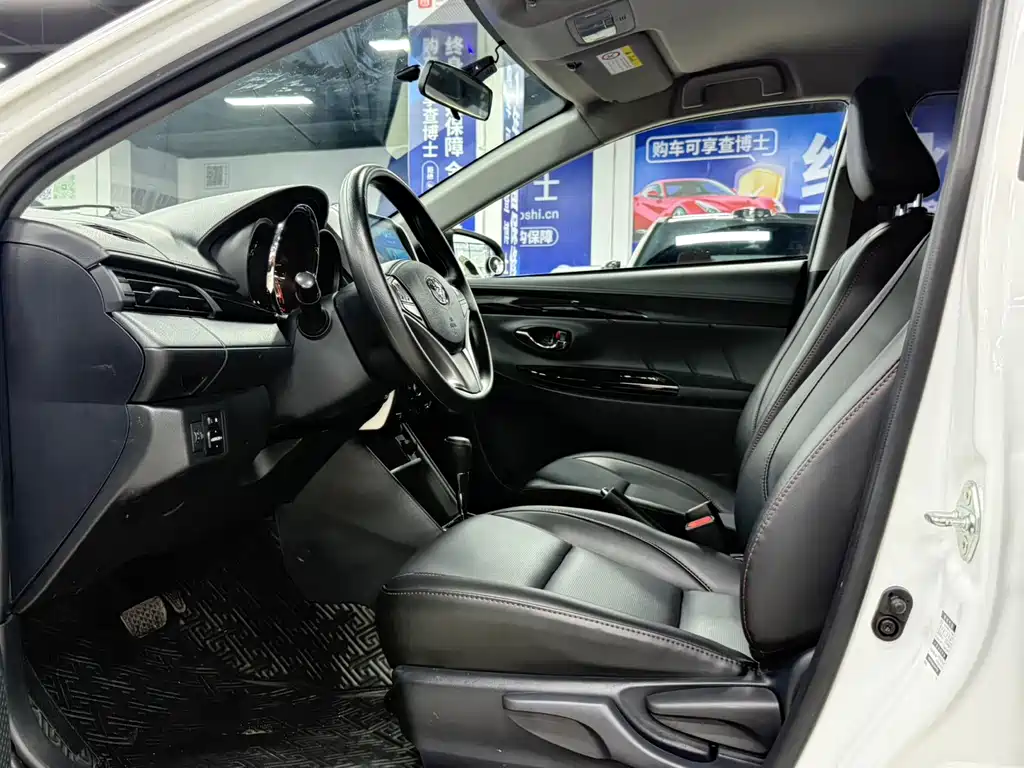 Toyota Yaris L — фото 17