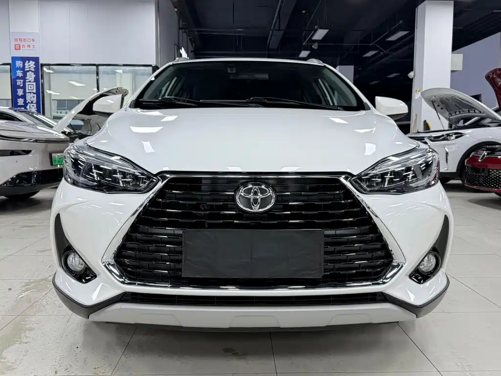 Toyota Yaris L — фото 3