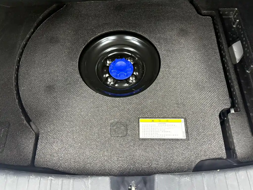 Toyota Yaris L — фото 22