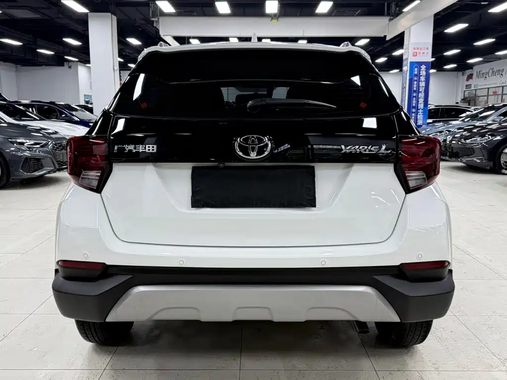 Toyota Yaris L — фото 6