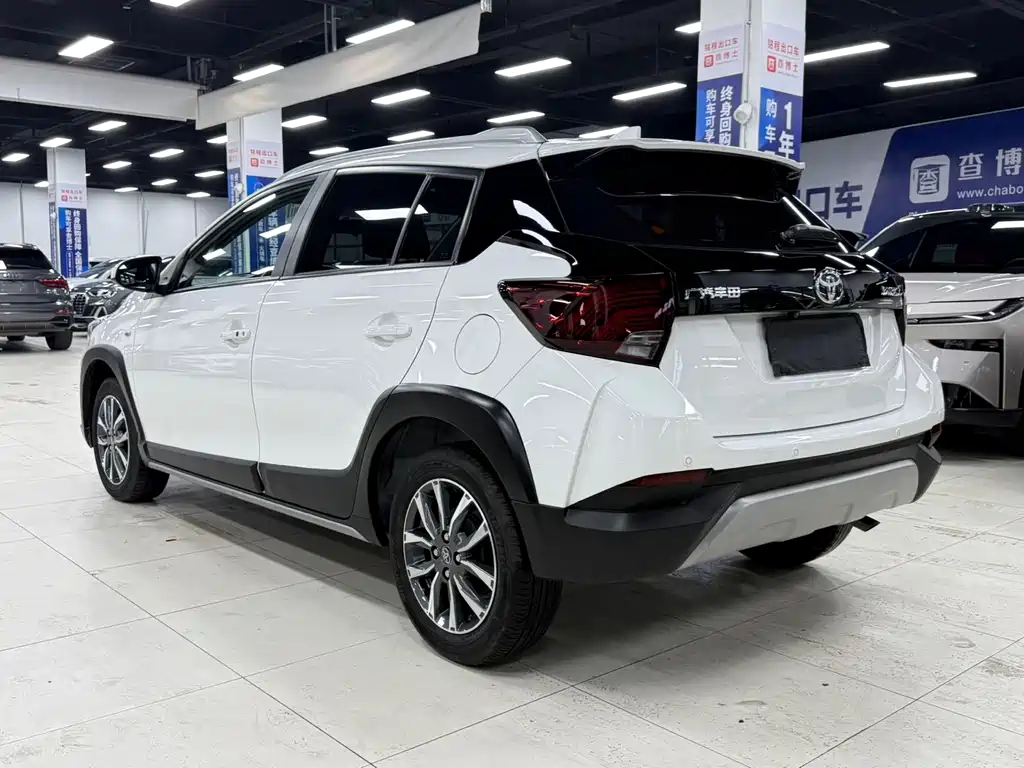 Toyota Yaris L — фото 7